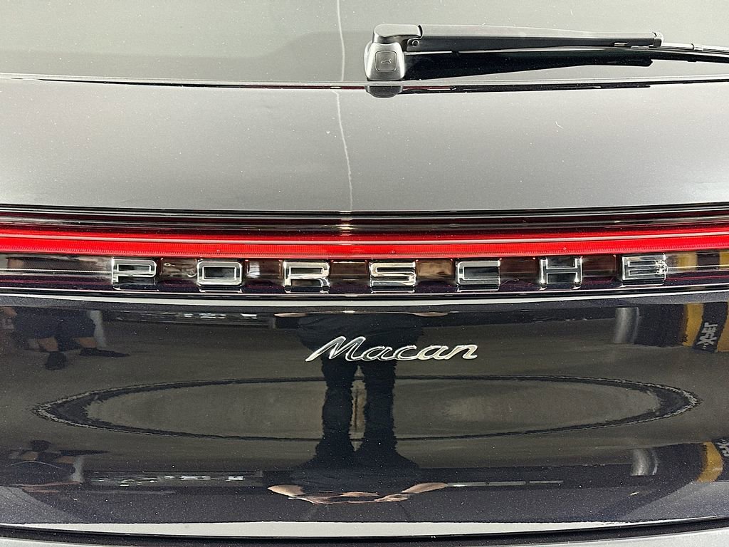 Certified 2024 Porsche Macan AWD/4WD image 34
