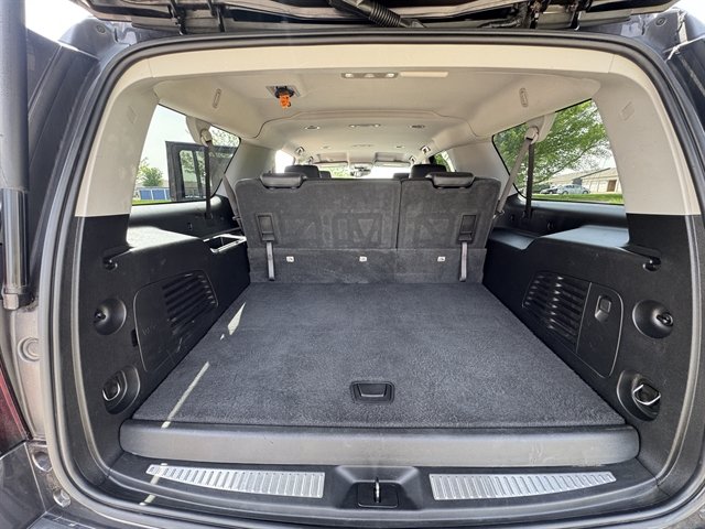 Used 2018 Chevrolet Suburban LT AWD/4WD image 16