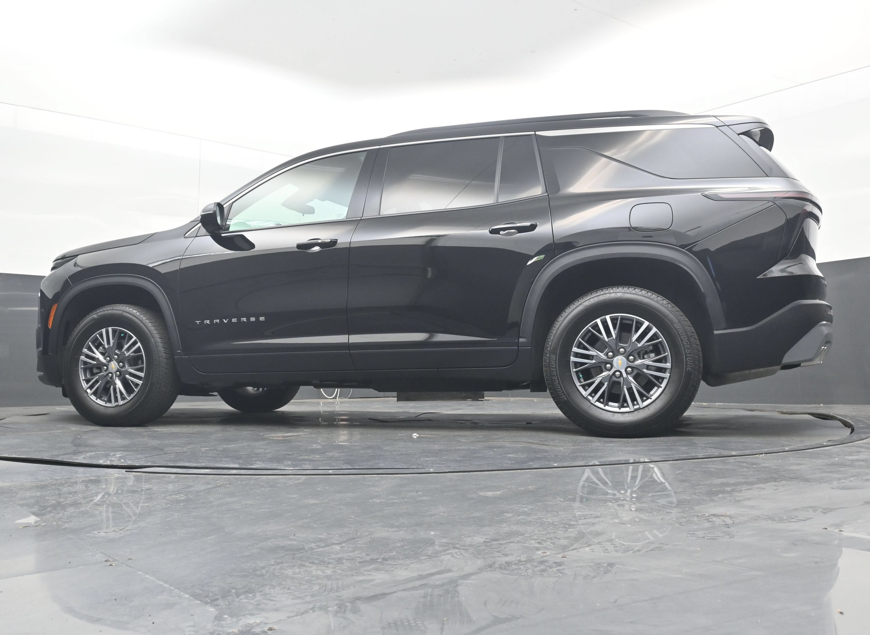 Certified 2026 Chevrolet Traverse LT FWD image 38