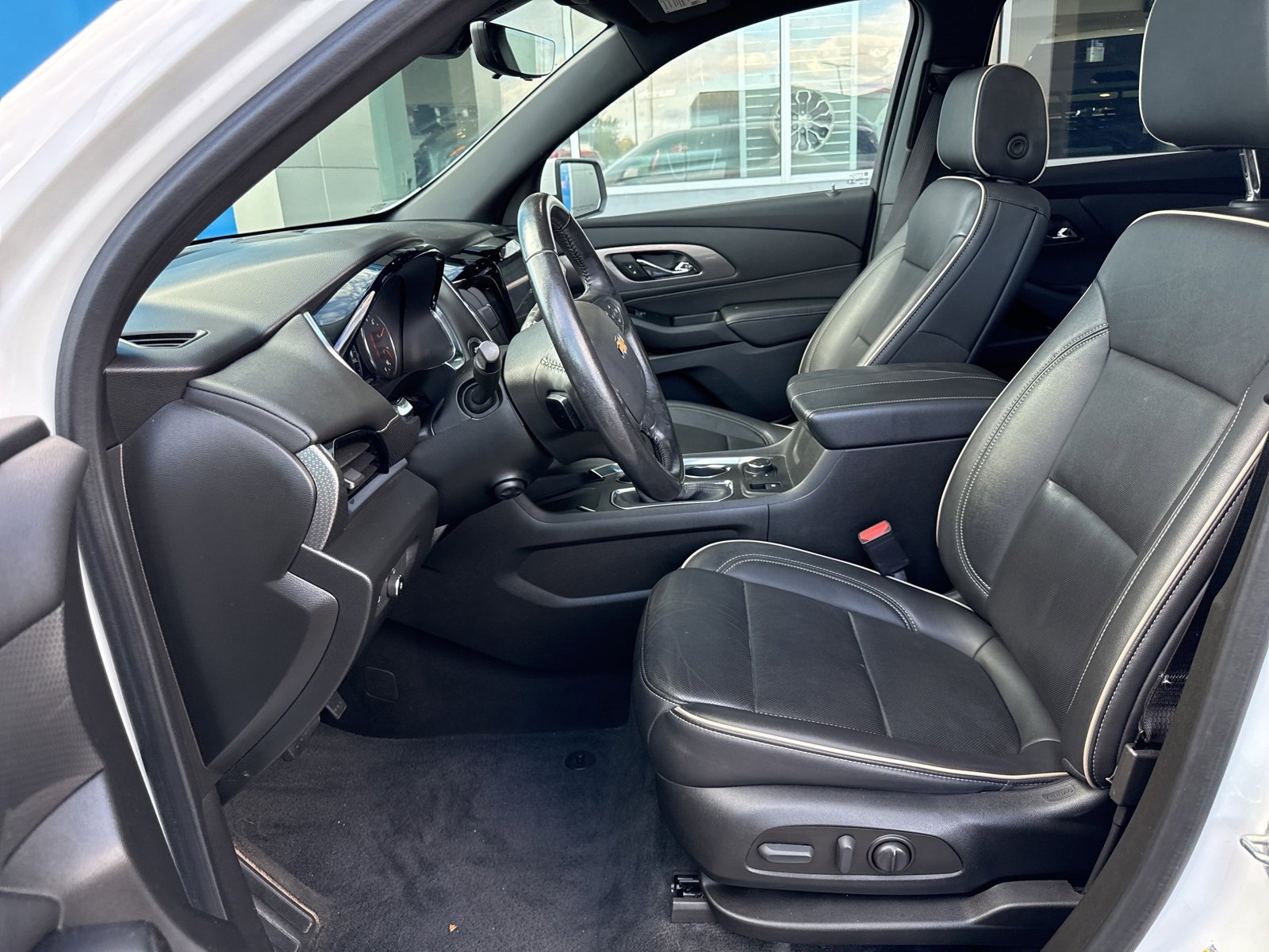 Used 2022 Chevrolet Traverse Premier image 21