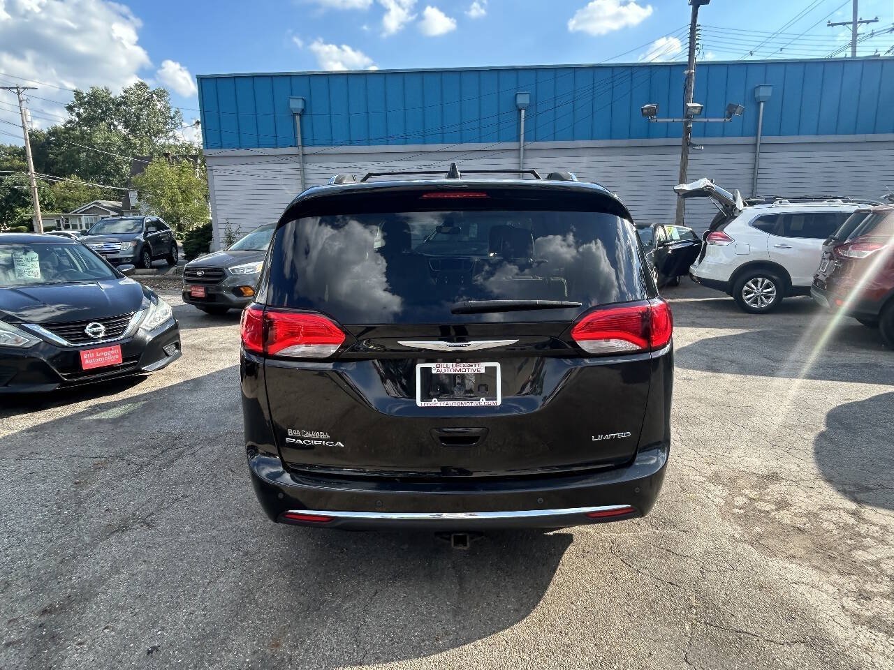 Used 2019 Chrysler Pacifica Limited FWD image 12