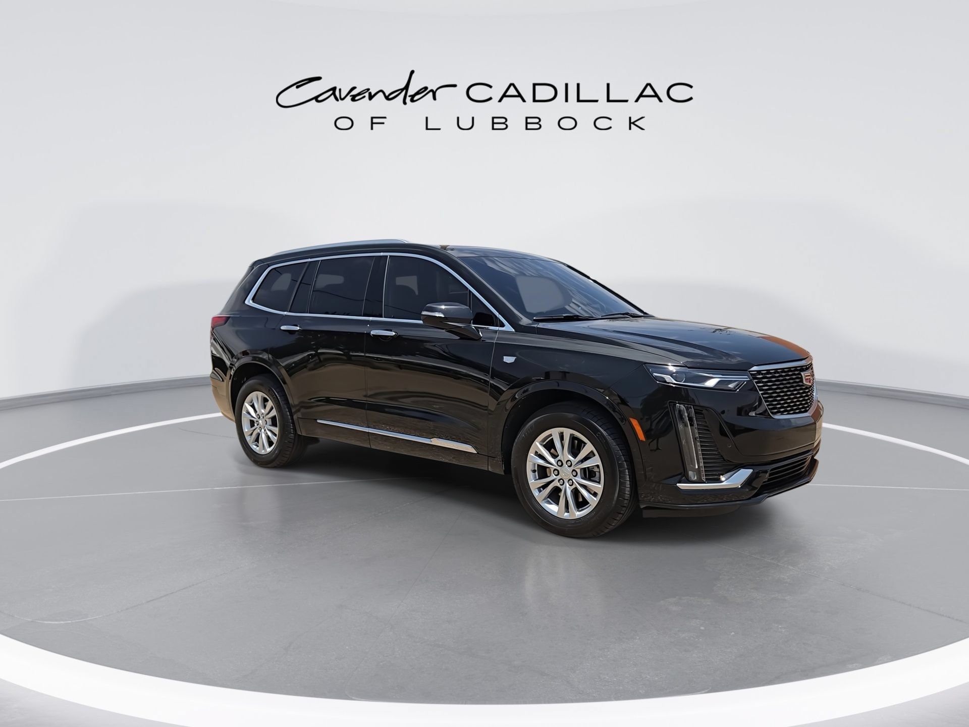 Used 2025 Cadillac XT6 Luxury FWD image 2