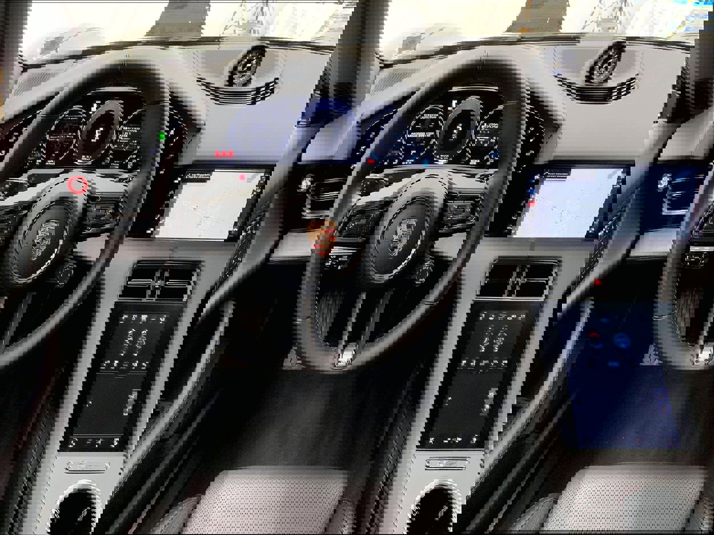 Used 2025 Porsche Taycan image 13