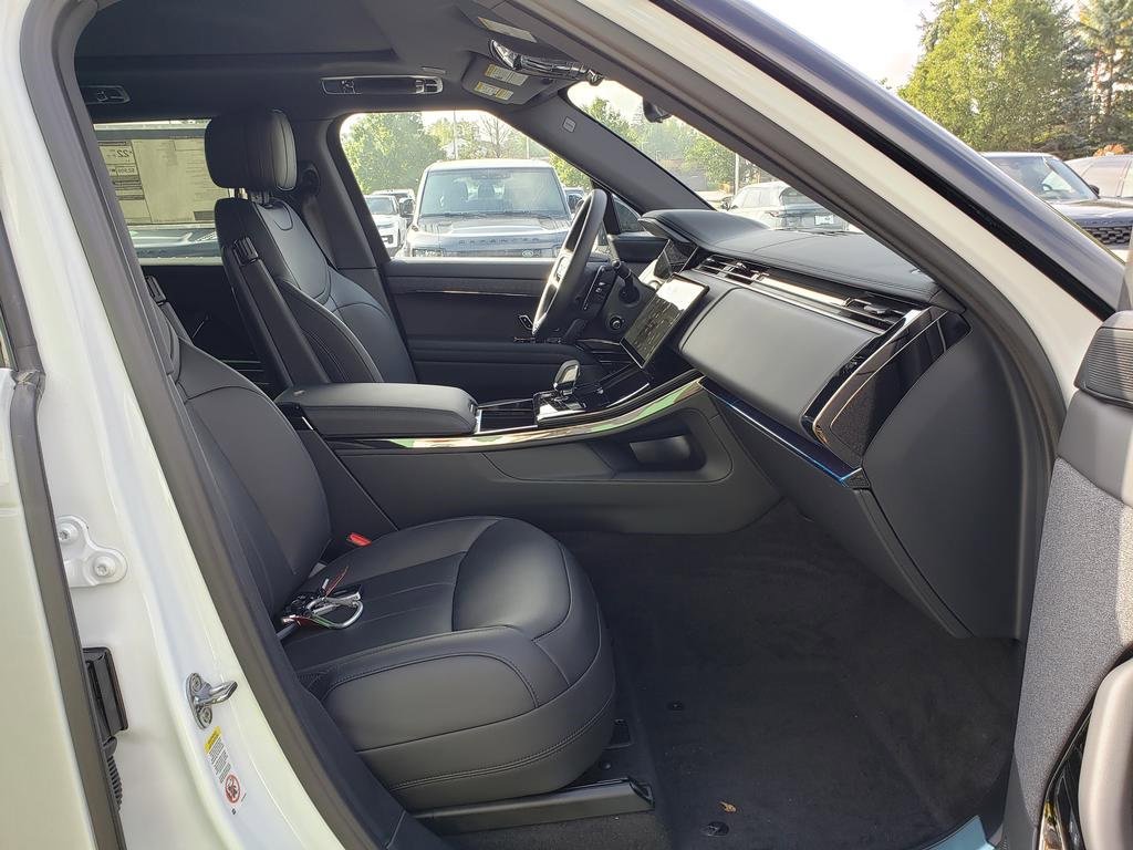 New 2025 Land Rover Range Rover Sport SE image 17