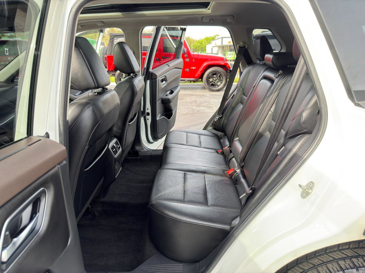 Used 2021 Nissan Rogue SV w/ Premium Package AWD/4WD image 25