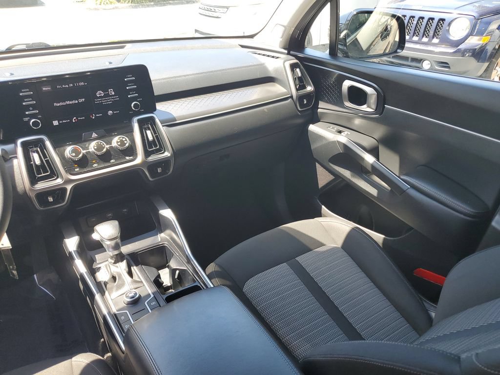 Used 2022 Kia Sorento LX FWD image 17