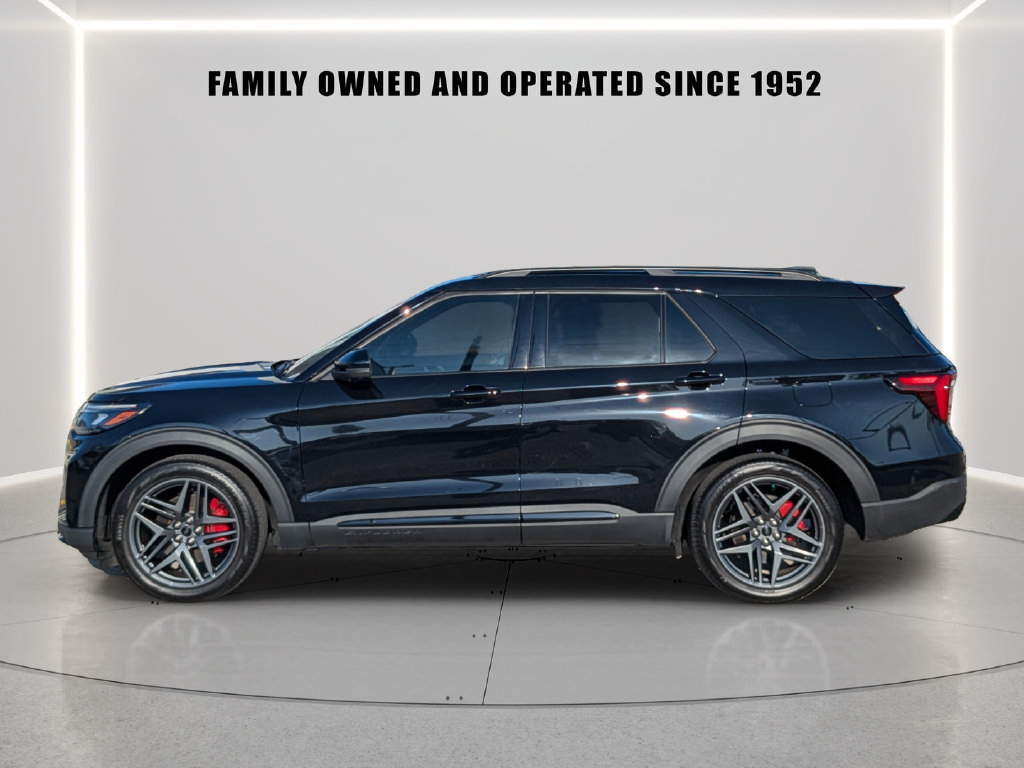 Used 2025 Ford Explorer ST RWD image 3