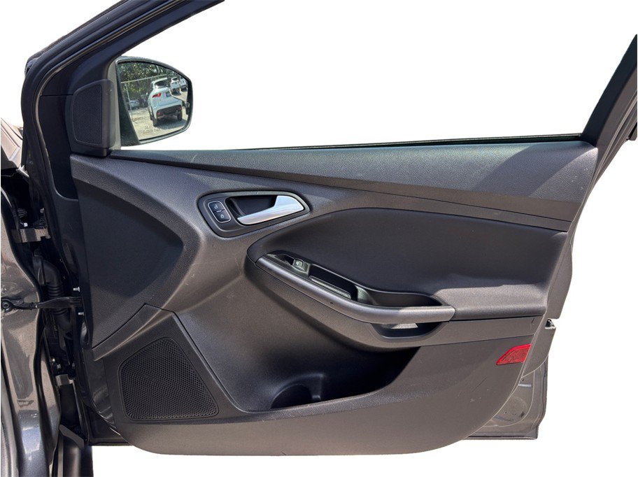Used 2017 Ford Focus SEL FWD image 32