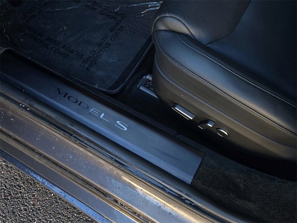 Used 2022 Tesla Model S image 17