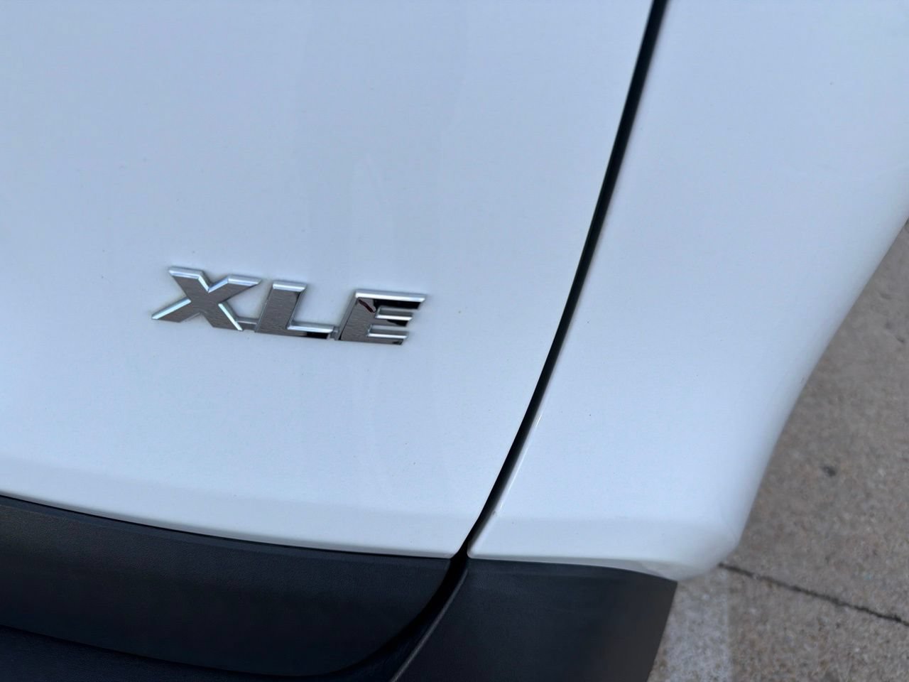 Used 2022 Toyota RAV4 XLE w/ Convenience Package FWD image 5