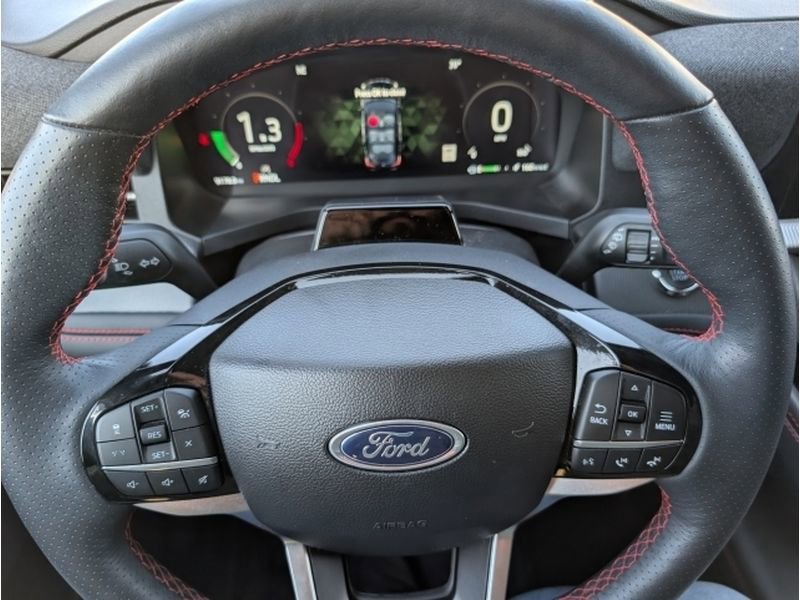 Used 2025 Ford Explorer ST-Line w/ ST-Line Street Pack image 15