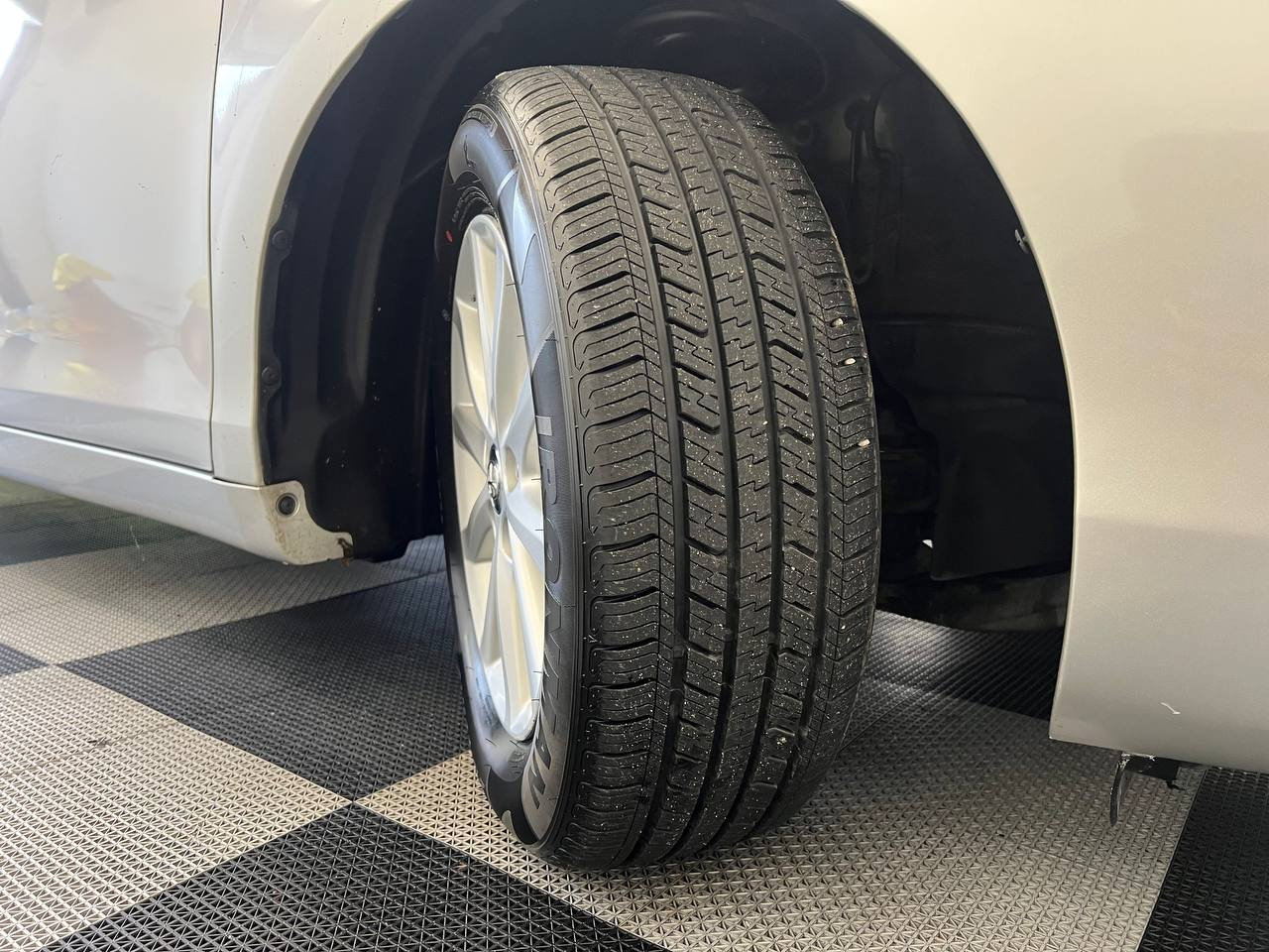 Used 2011 Toyota Camry XLE w/ XLE Extra-Value Pkg #2 image 29