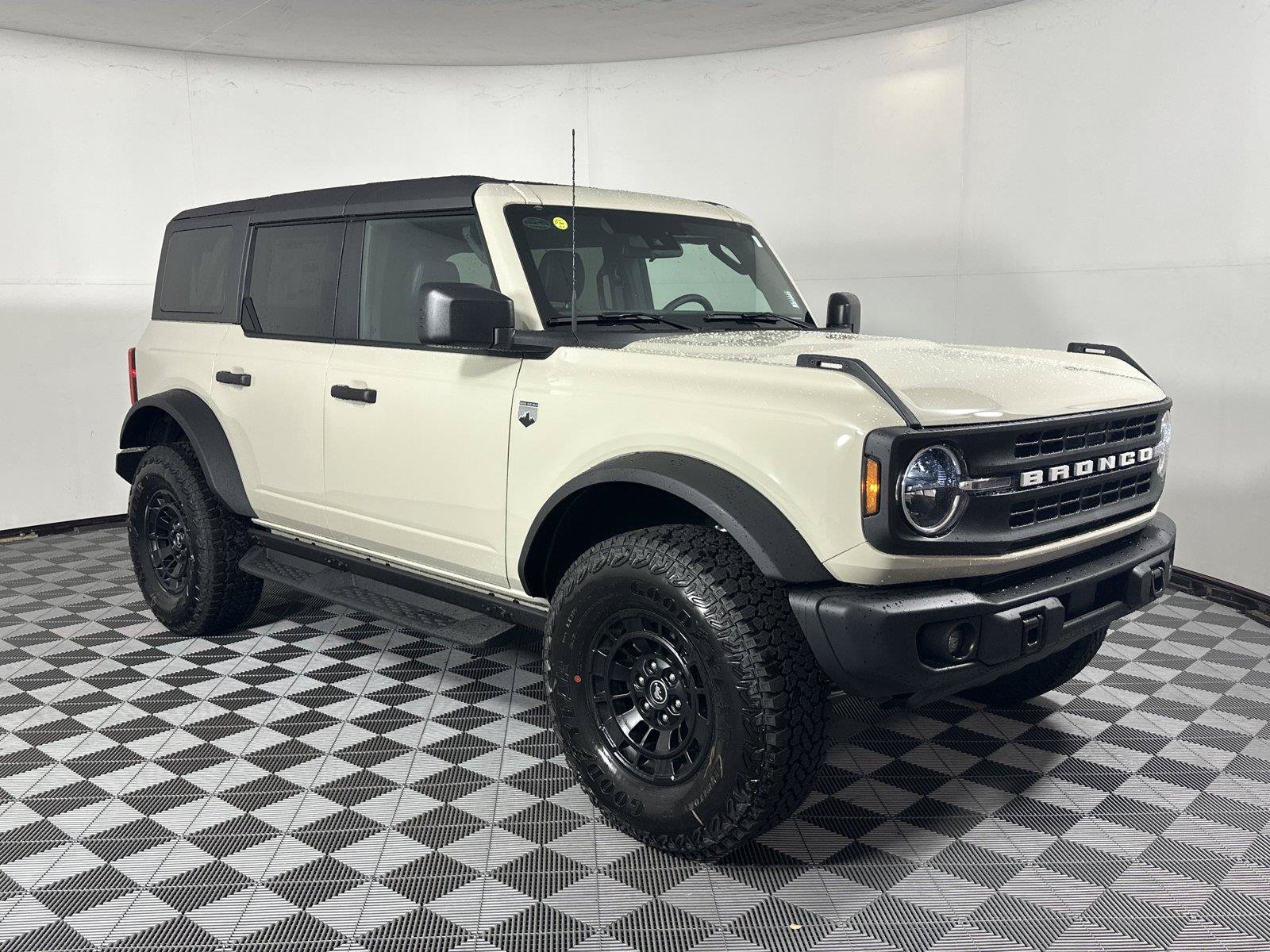 New 2026 Ford Bronco Big Bend w/ Black Diamond Package