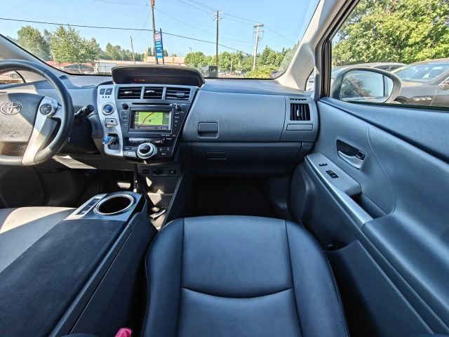 Used 2013 Toyota Prius V Five image 17