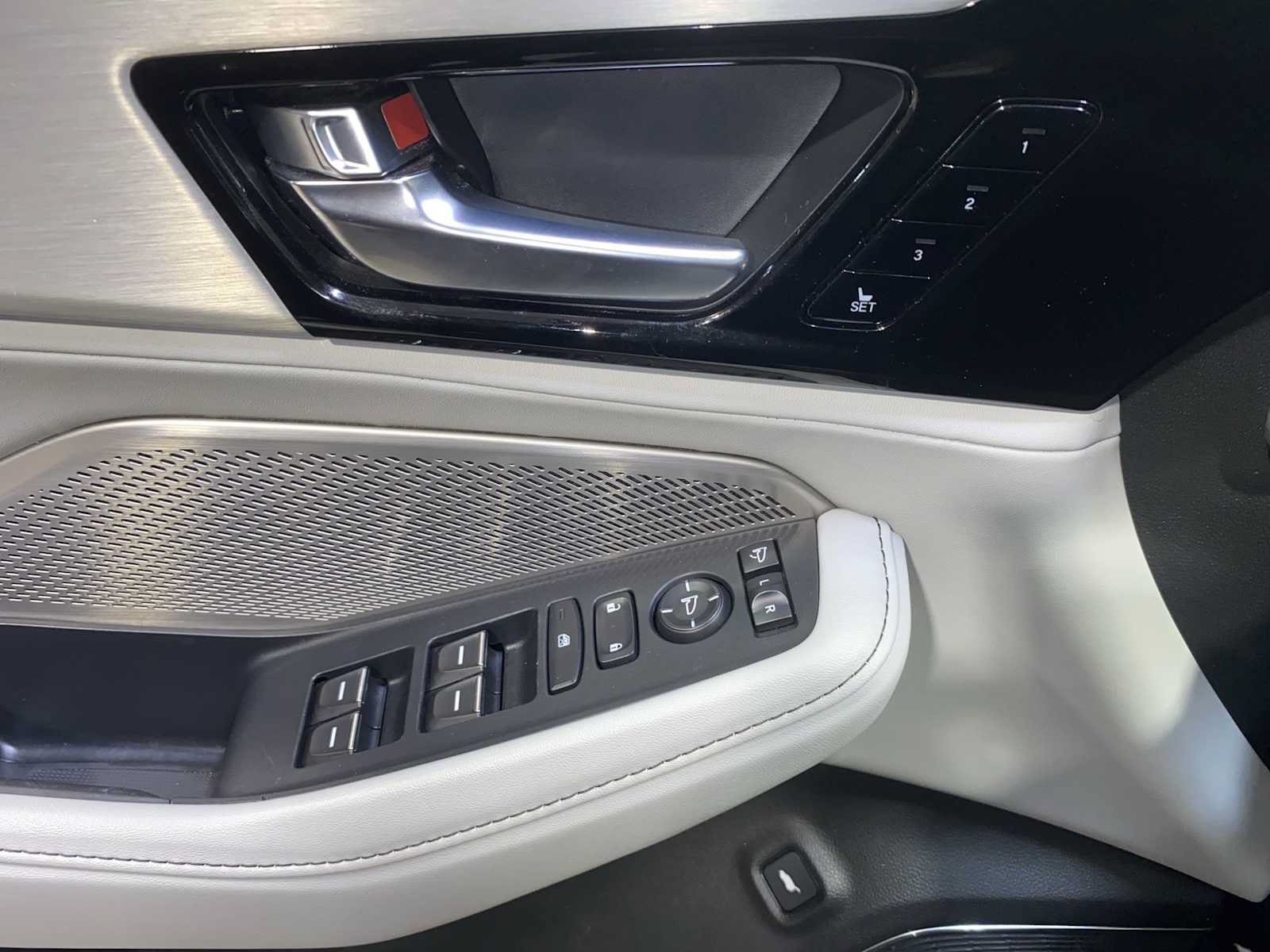 Certified 2024 Acura MDX SH-AWD w/ Technology Package image 23