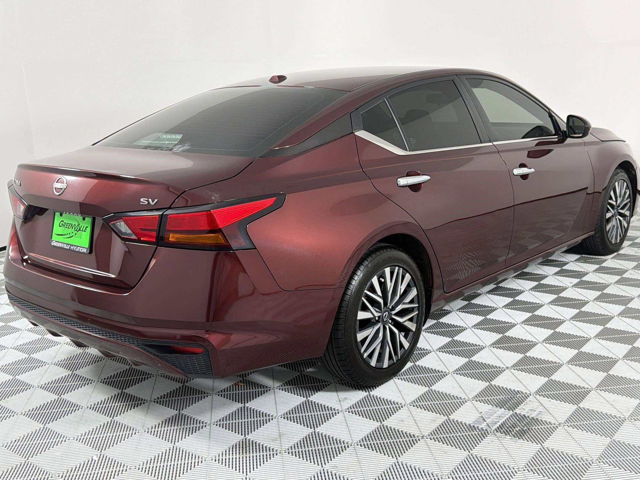 Used 2023 Nissan Altima 2.5 SV FWD image 9