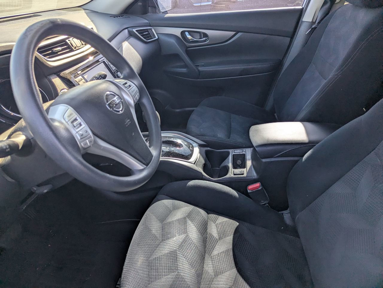 Used 2015 Nissan Rogue SV w/ SV Premium Package image 10