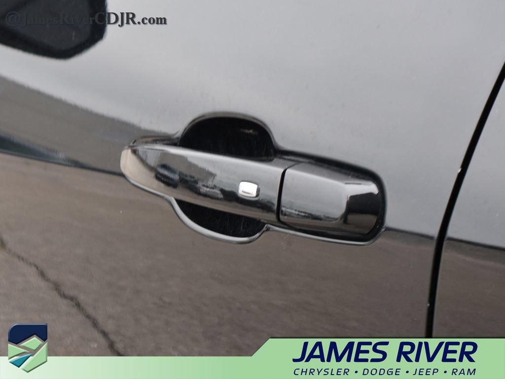 Used 2025 Chevrolet Blazer LT AWD/4WD image 19