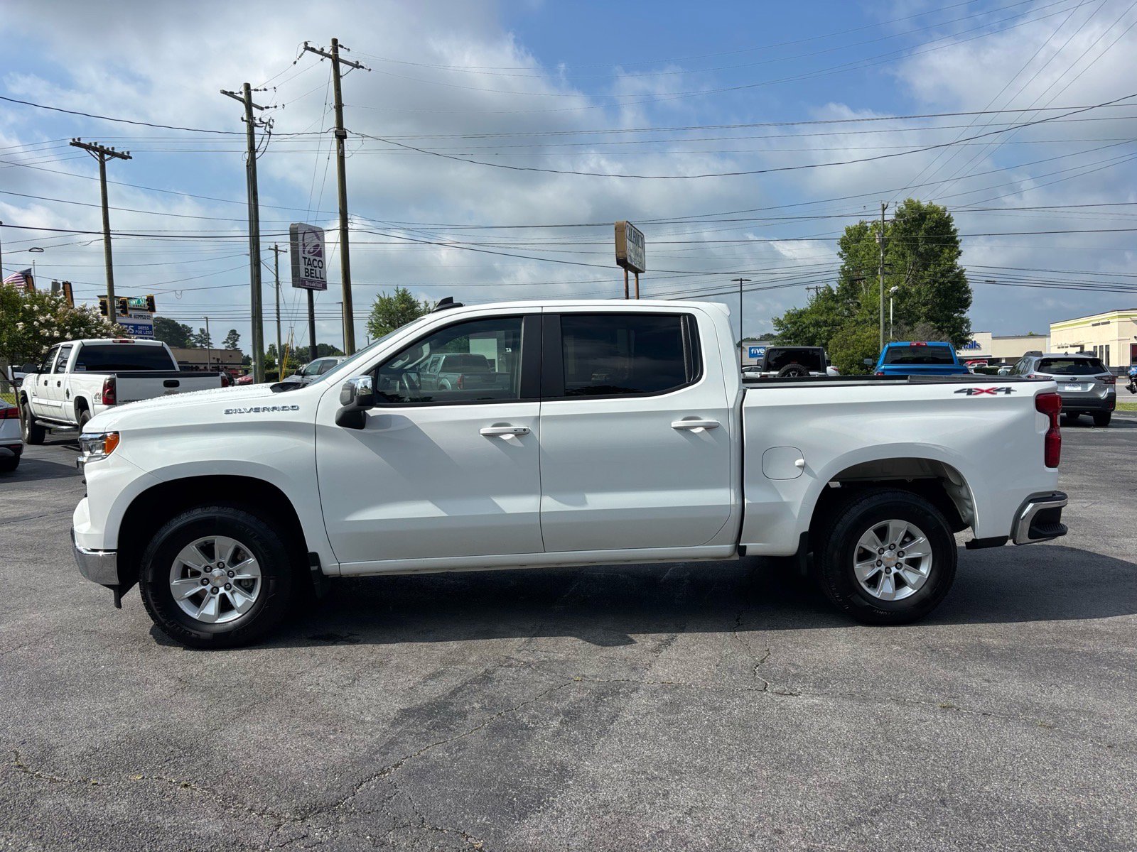 Used 2025 Chevrolet Silverado 1500 LT AWD/4WD image 3