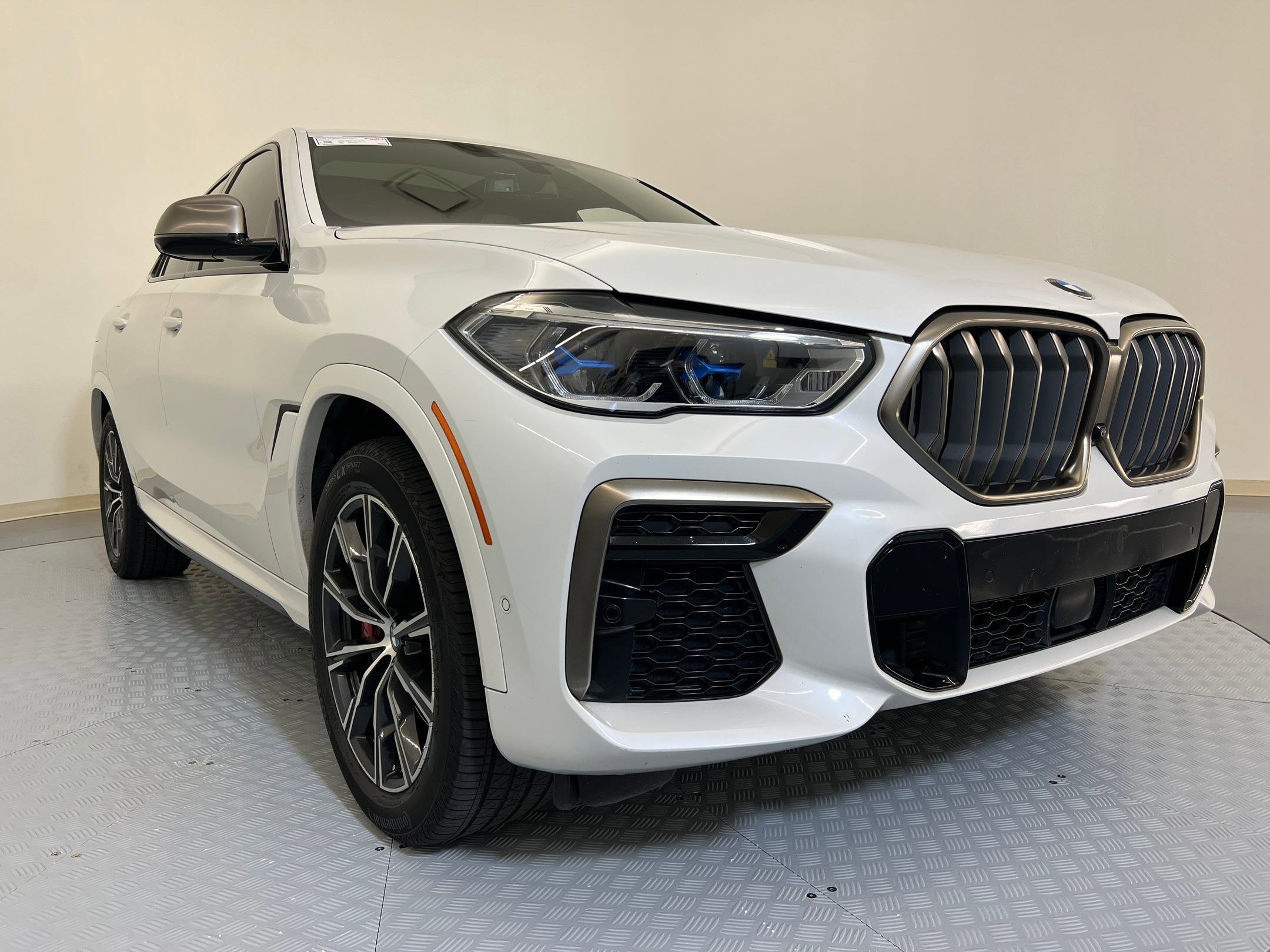 Used 2022 BMW X6 M50i w/ Executive Package image 7