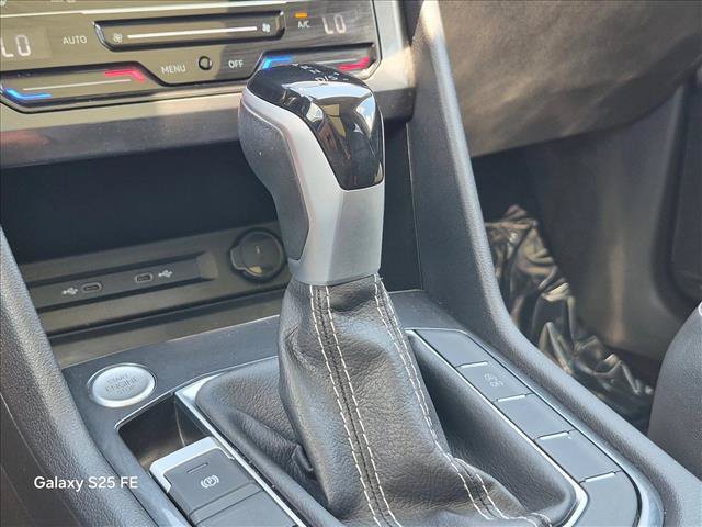 Used 2023 Volkswagen Tiguan SE w/ Panoramic Sunroof Package FWD image 12