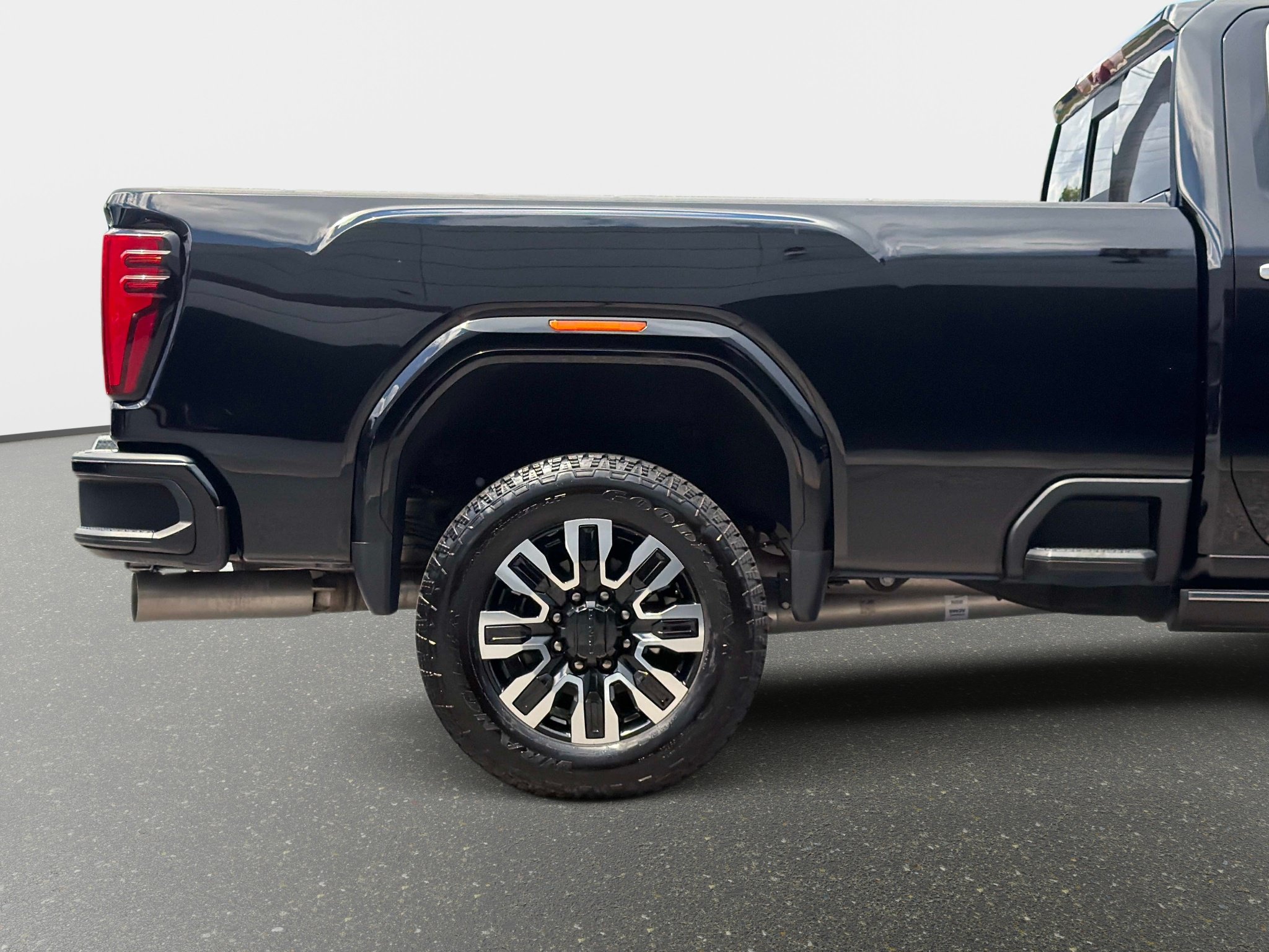 Used 2025 GMC Sierra 2500 Denali Ultimate w/ Max Trailering Package AWD/4WD image 4