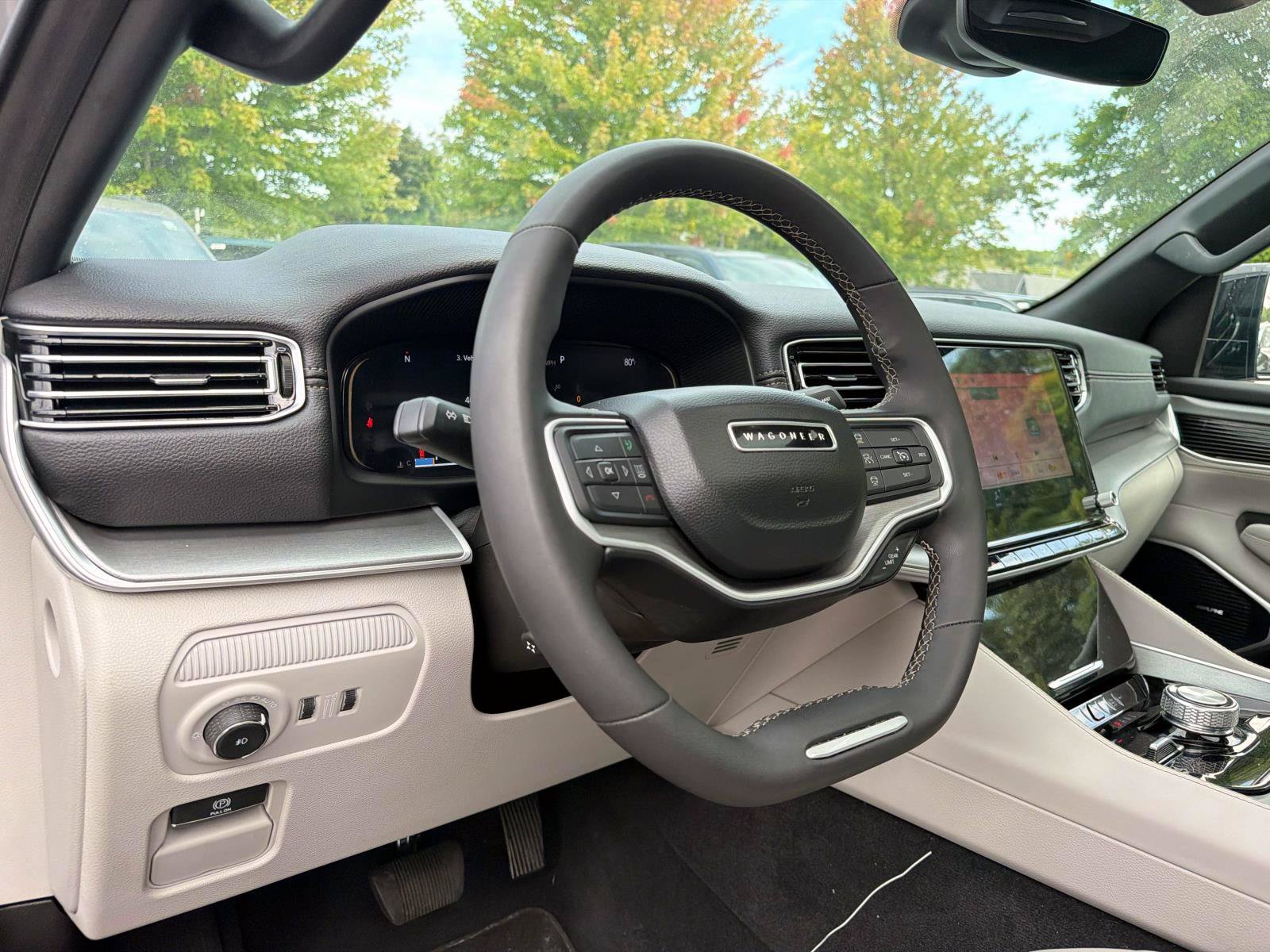 Used 2025 Jeep Wagoneer 4WD w/ Premium Group I image 6