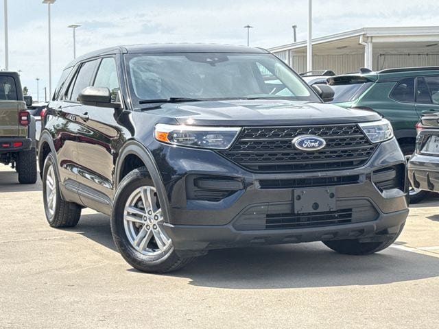 Used 2023 Ford Explorer 4WD image 2