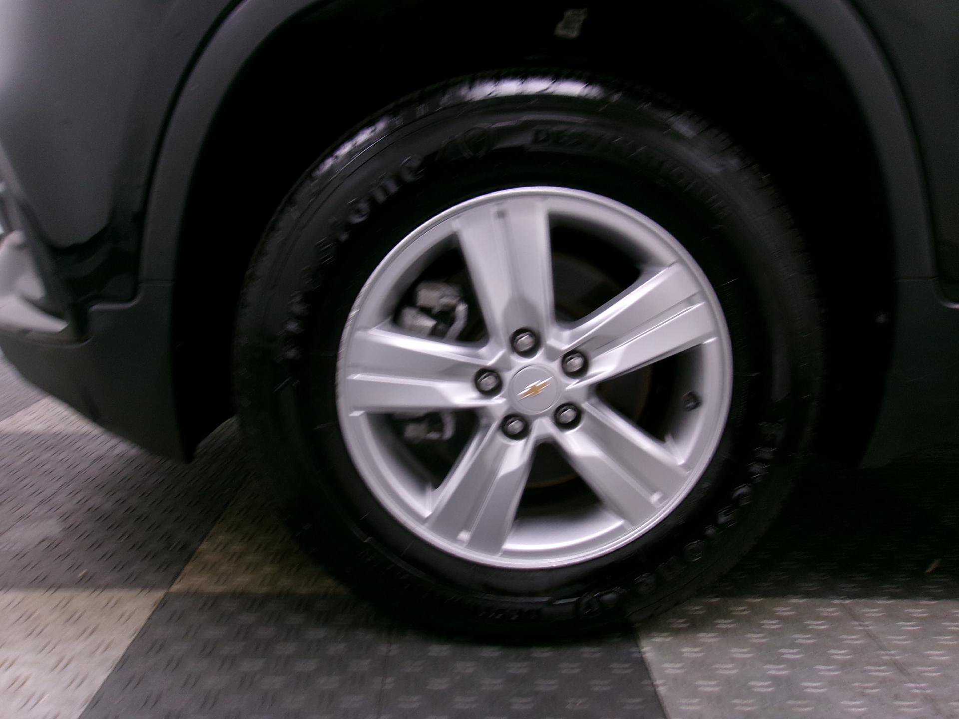Used 2022 Chevrolet Trax LS w/ Tint and Cruise Package AWD/4WD image 14