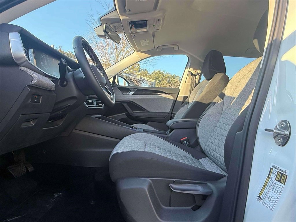 Used 2025 Volkswagen Tiguan S image 10