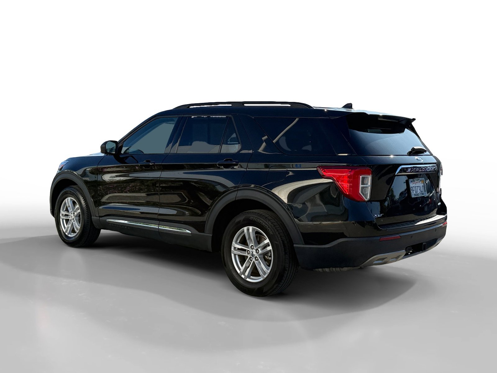 Used 2022 Ford Explorer XLT w/ Equipment Group 202A image 3