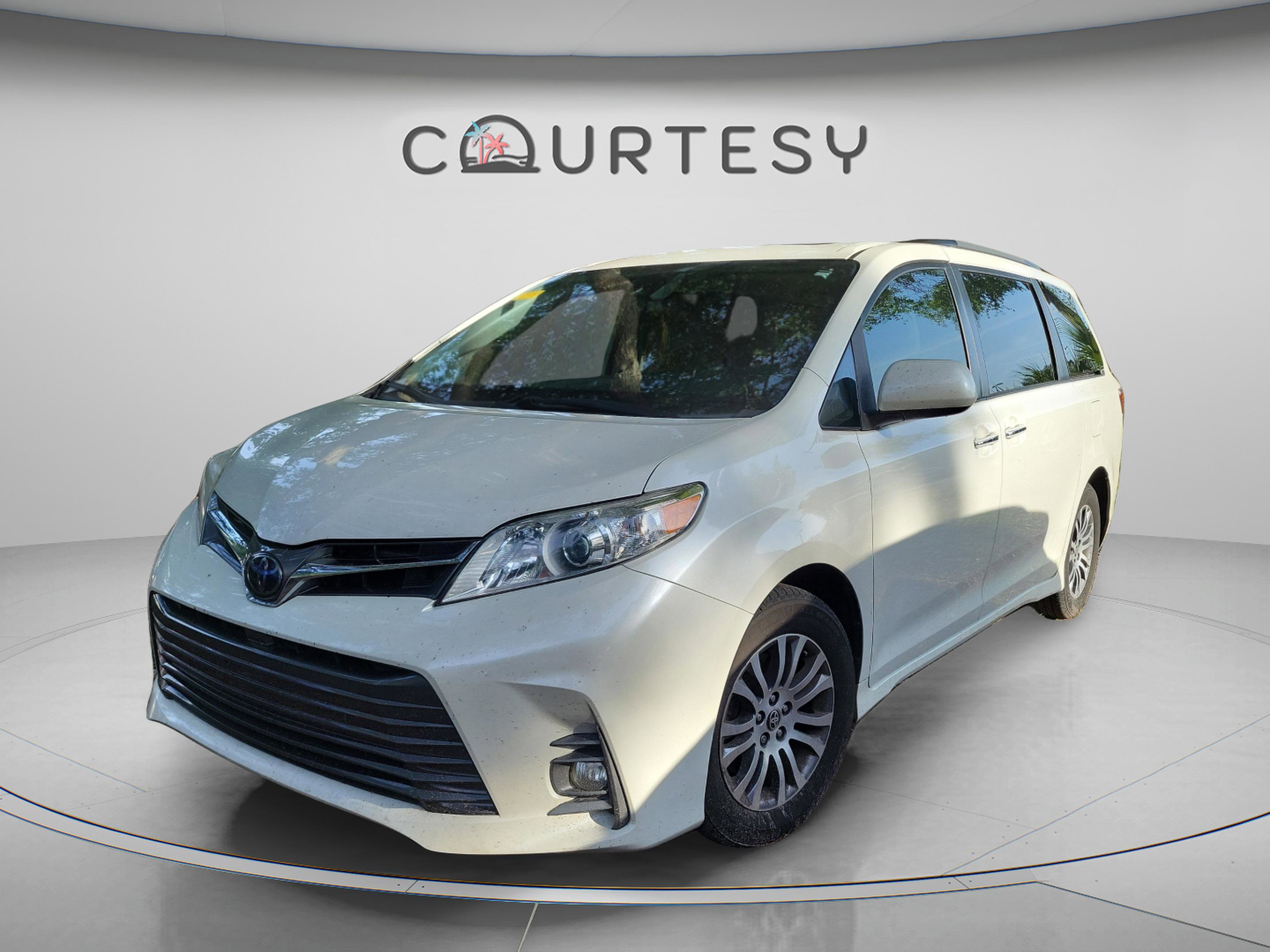 Used 2020 Toyota Sienna XLE FWD image 6