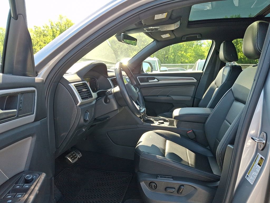 Certified 2022 Volkswagen Atlas Cross Sport SEL R-Line AWD/4WD image 13