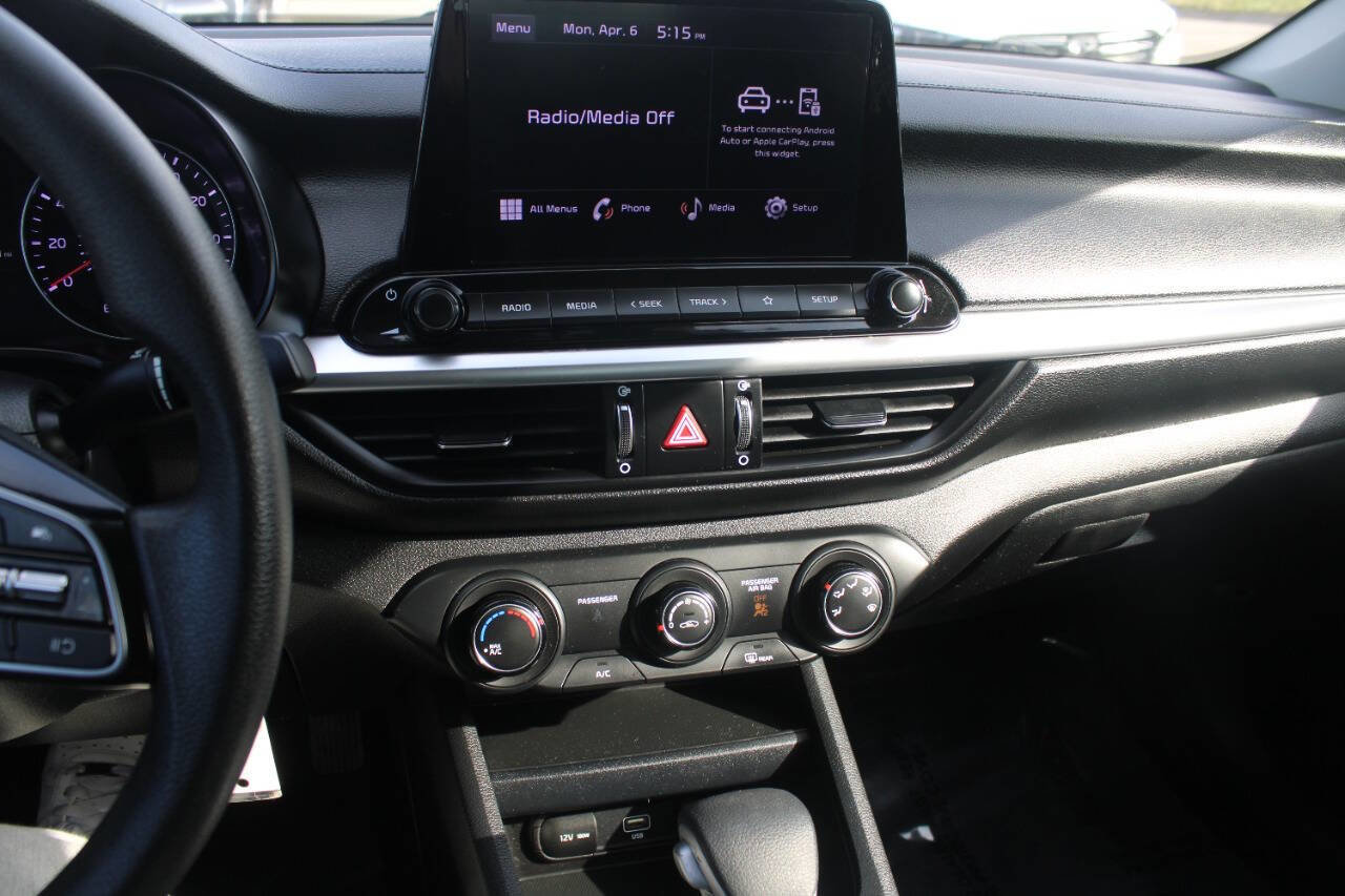 Used 2022 Kia Forte LXS image 13