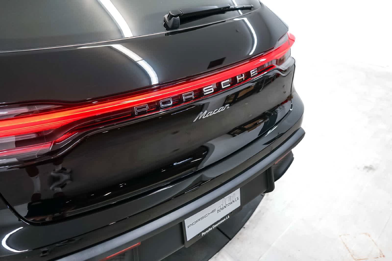 Certified 2026 Porsche Macan AWD/4WD image 12