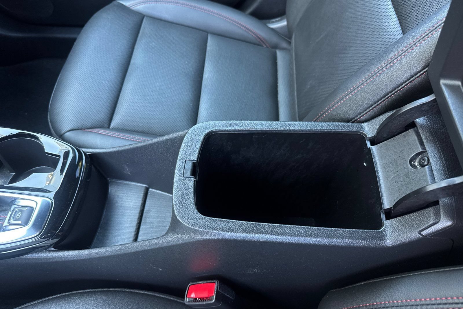 Used 2025 Chevrolet Trax RS FWD image 30