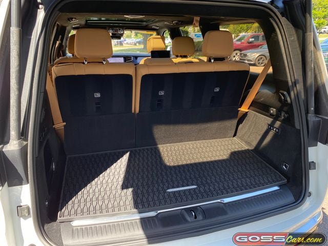 Certified 2022 Jeep Grand Wagoneer Series III w/ Rear Seat Video Group 1 AWD/4WD image 10