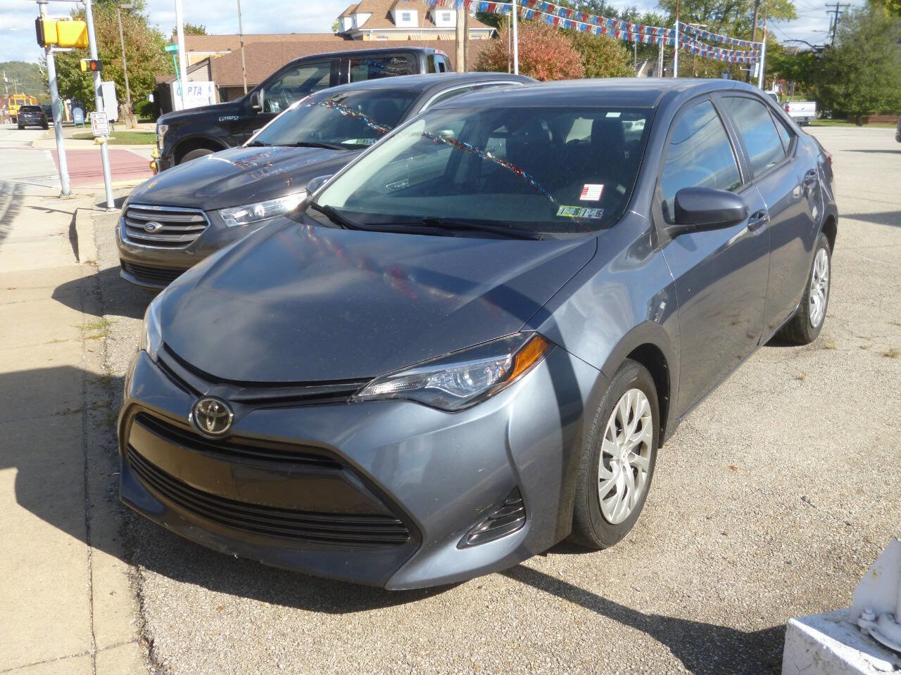Used 2018 Toyota Corolla LE image 1