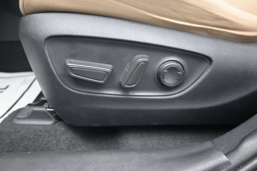 Used 2020 Toyota RAV4 XLE w/ Convenience Package FWD image 11