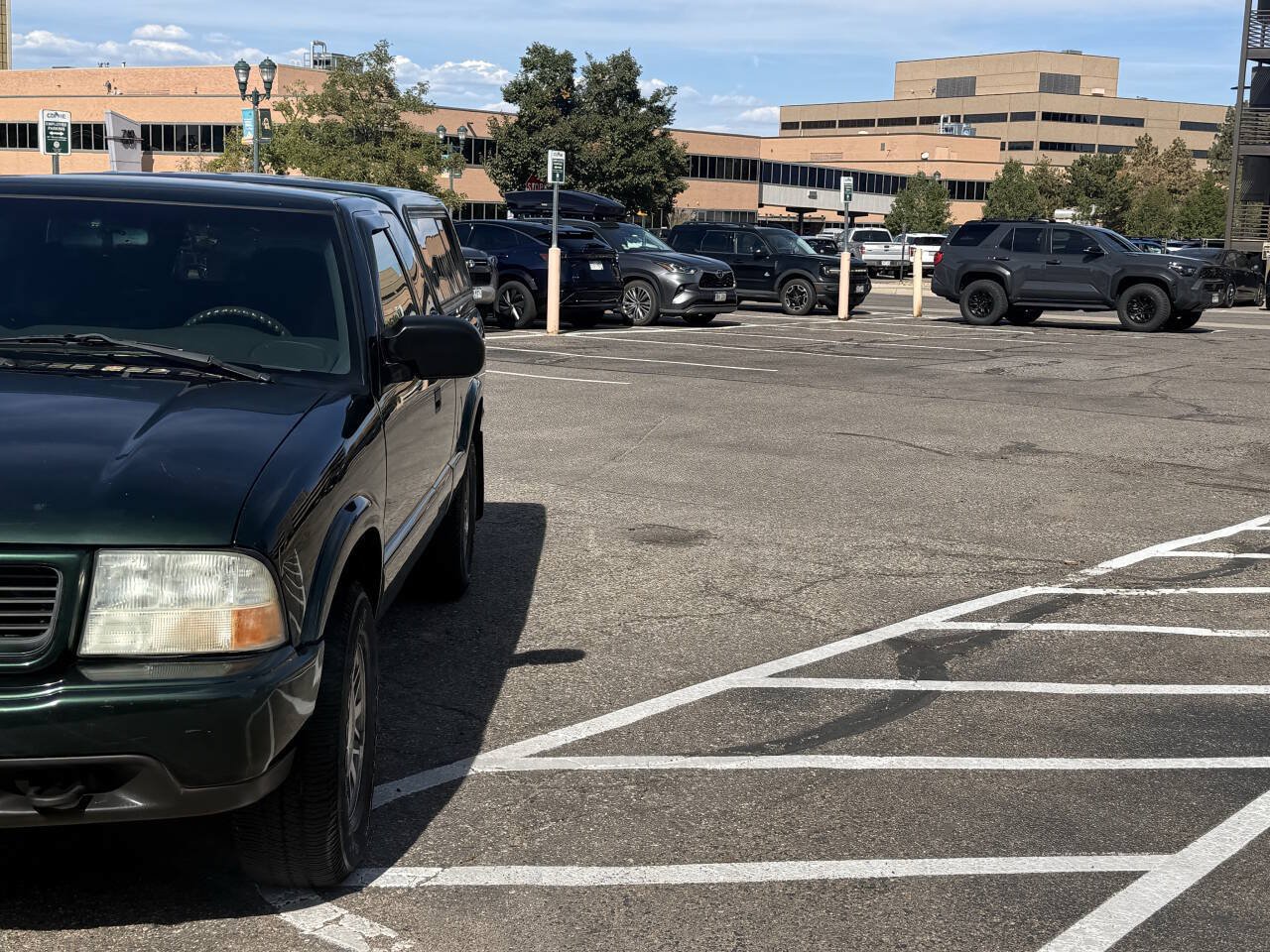Used 2001 GMC Sonoma SLS w/ Super Spec Pkg 1 AWD/4WD image 2