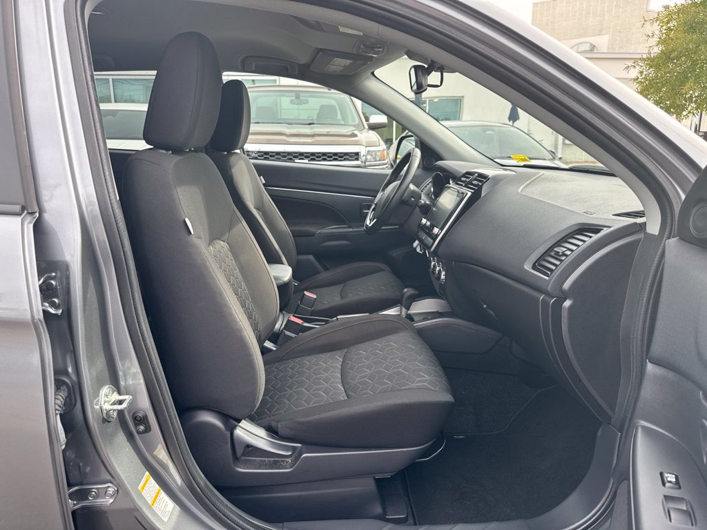 Used 2025 Mitsubishi Outlander Sport AWD image 14
