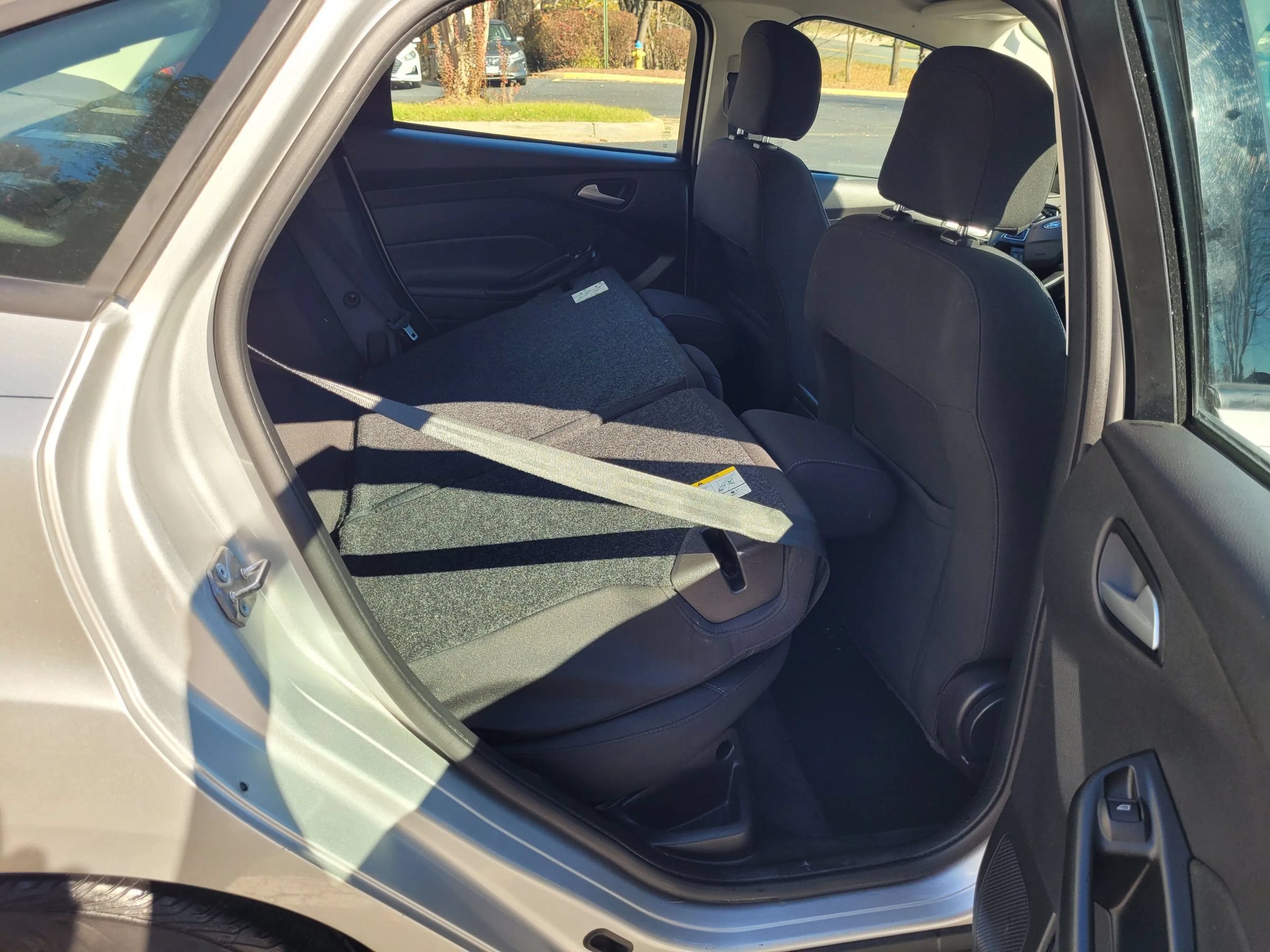 Used 2017 Ford Focus SE FWD image 19