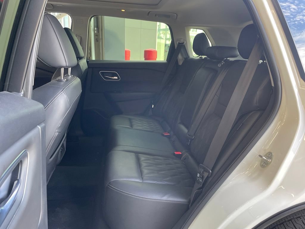 Certified 2024 Nissan Rogue Platinum FWD image 18