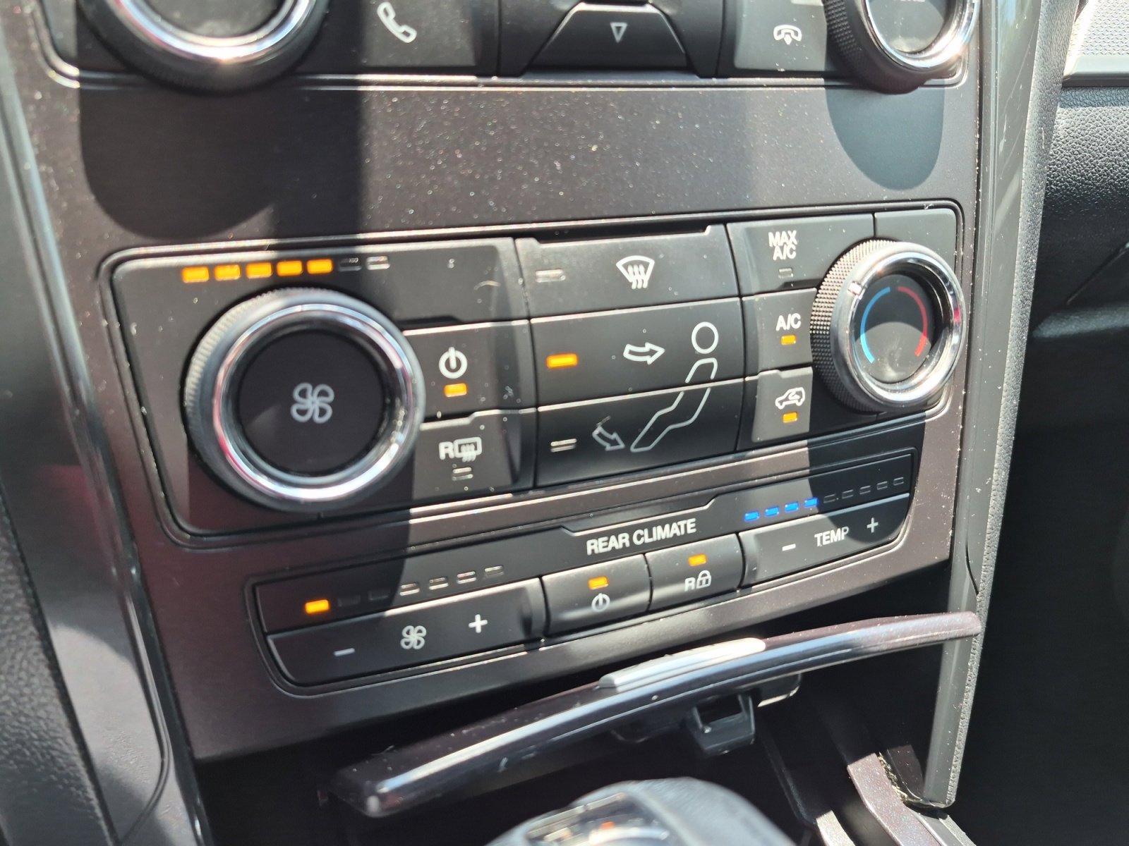 Used 2018 Ford Explorer XLT FWD image 15