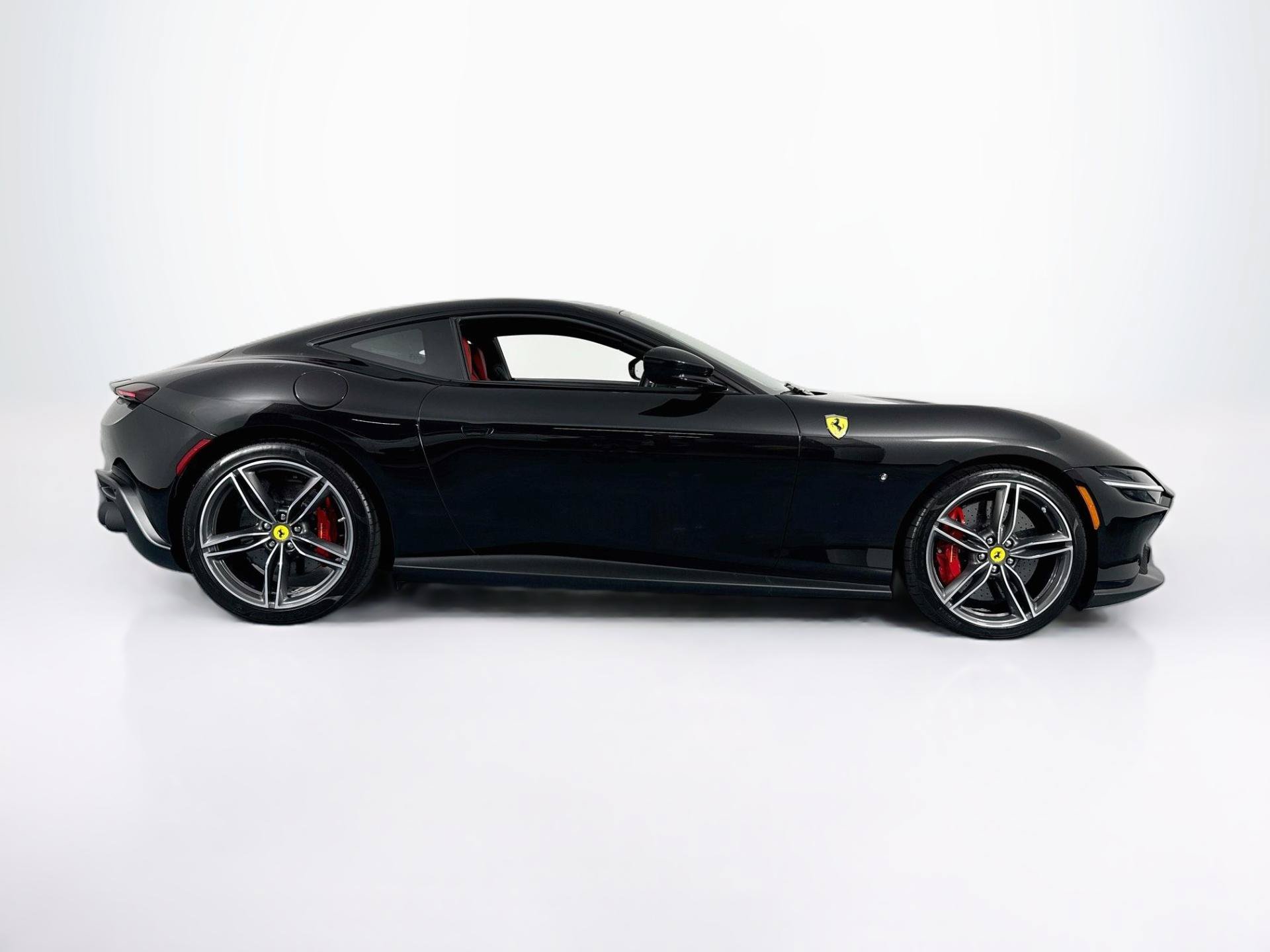 Used 2022 Ferrari Roma RWD image 4