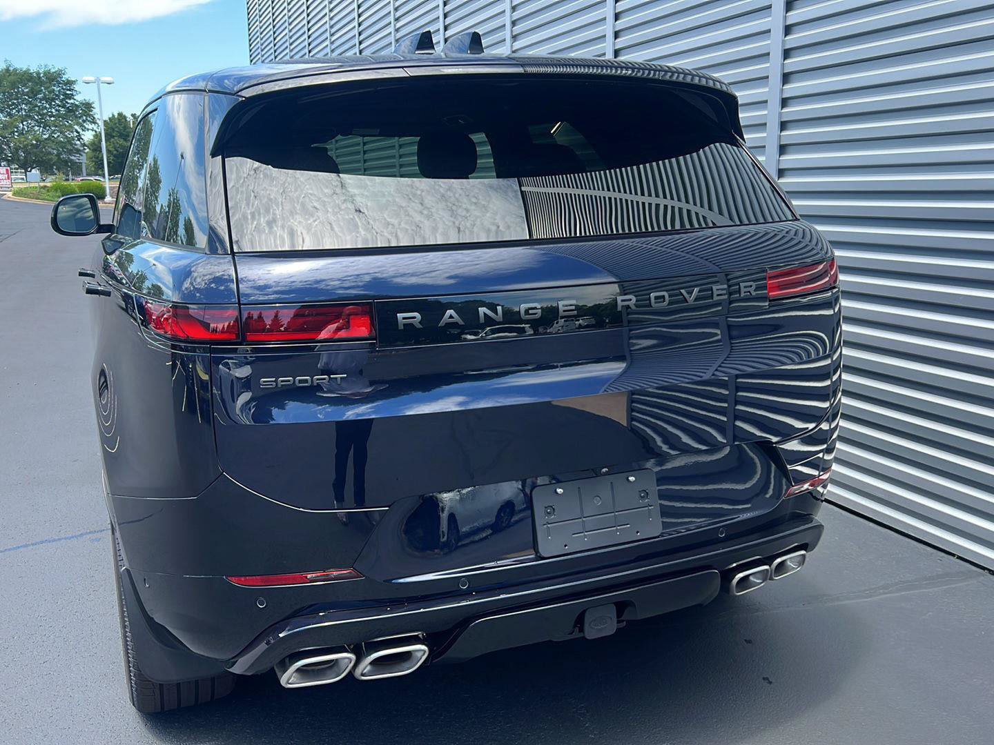 New 2026 Land Rover Range Rover Sport Dynamic SE AWD/4WD image 4