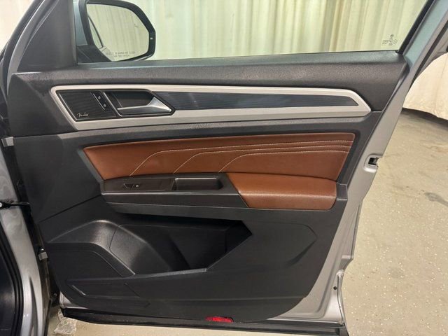 Used 2022 Volkswagen Atlas SEL Premium image 40