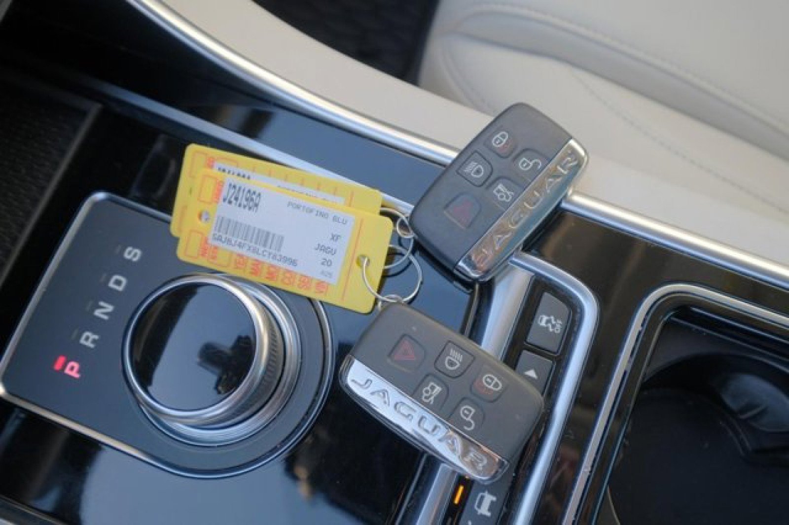 Used 2020 Jaguar XF Premium image 28