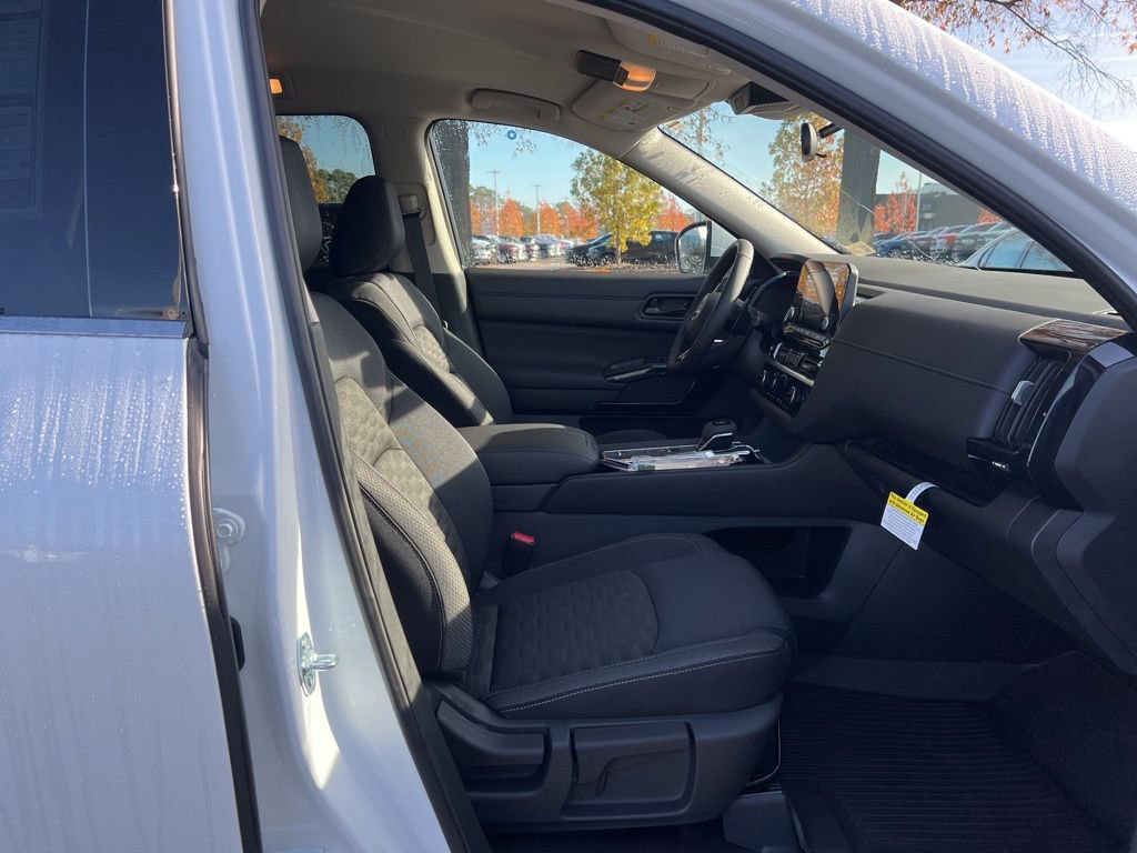New 2025 Nissan Pathfinder SV image 20