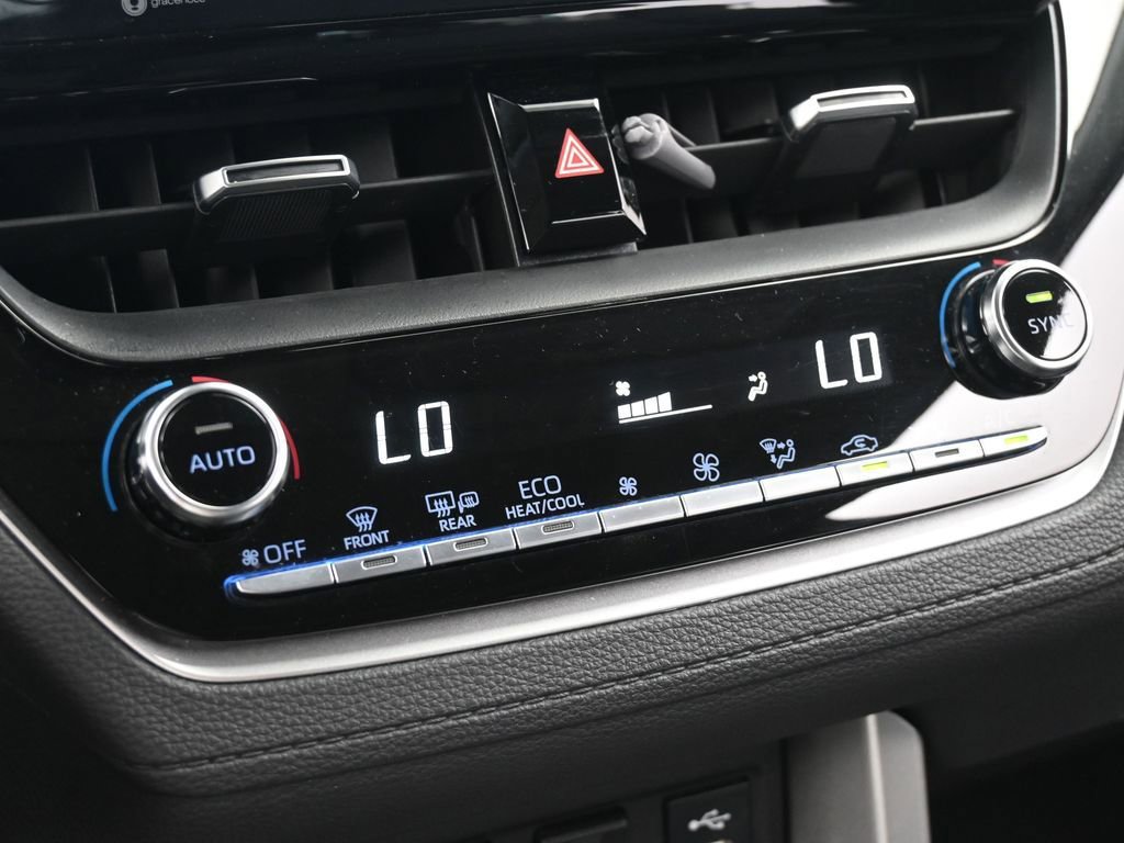 Used 2022 Toyota Corolla Cross XLE image 26